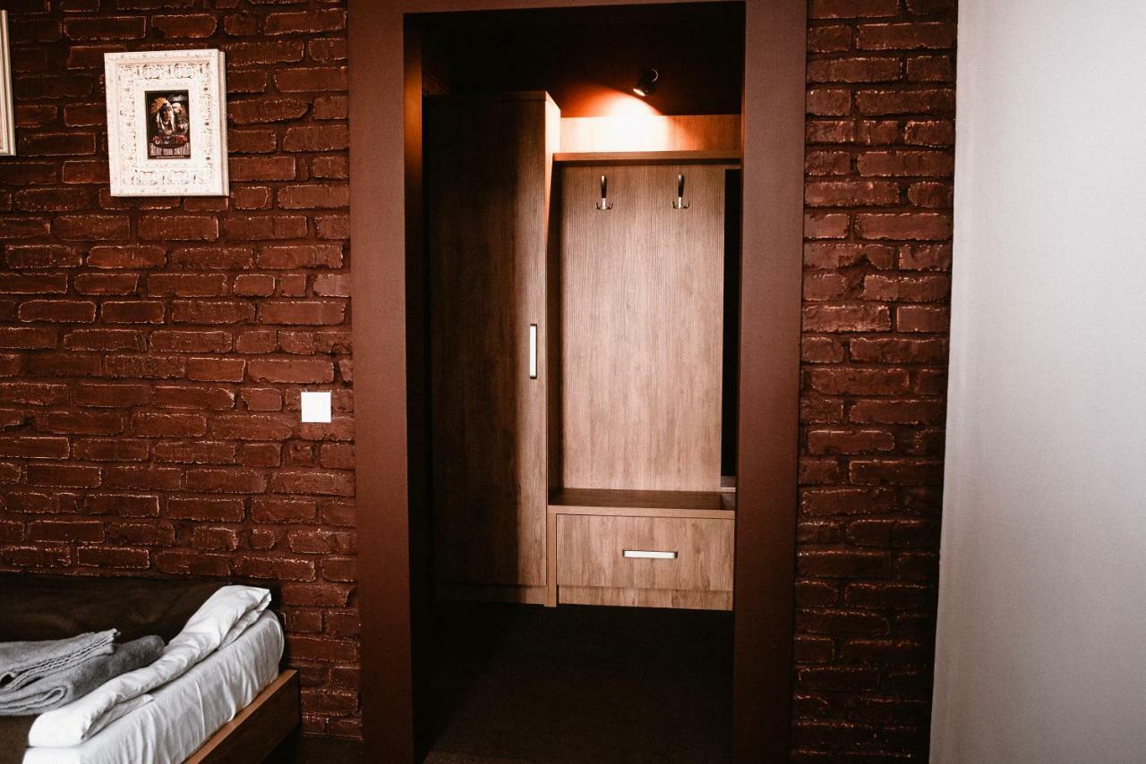 ホテル Clubhouse イヴァーノ＝フランキーウシク エクステリア 写真